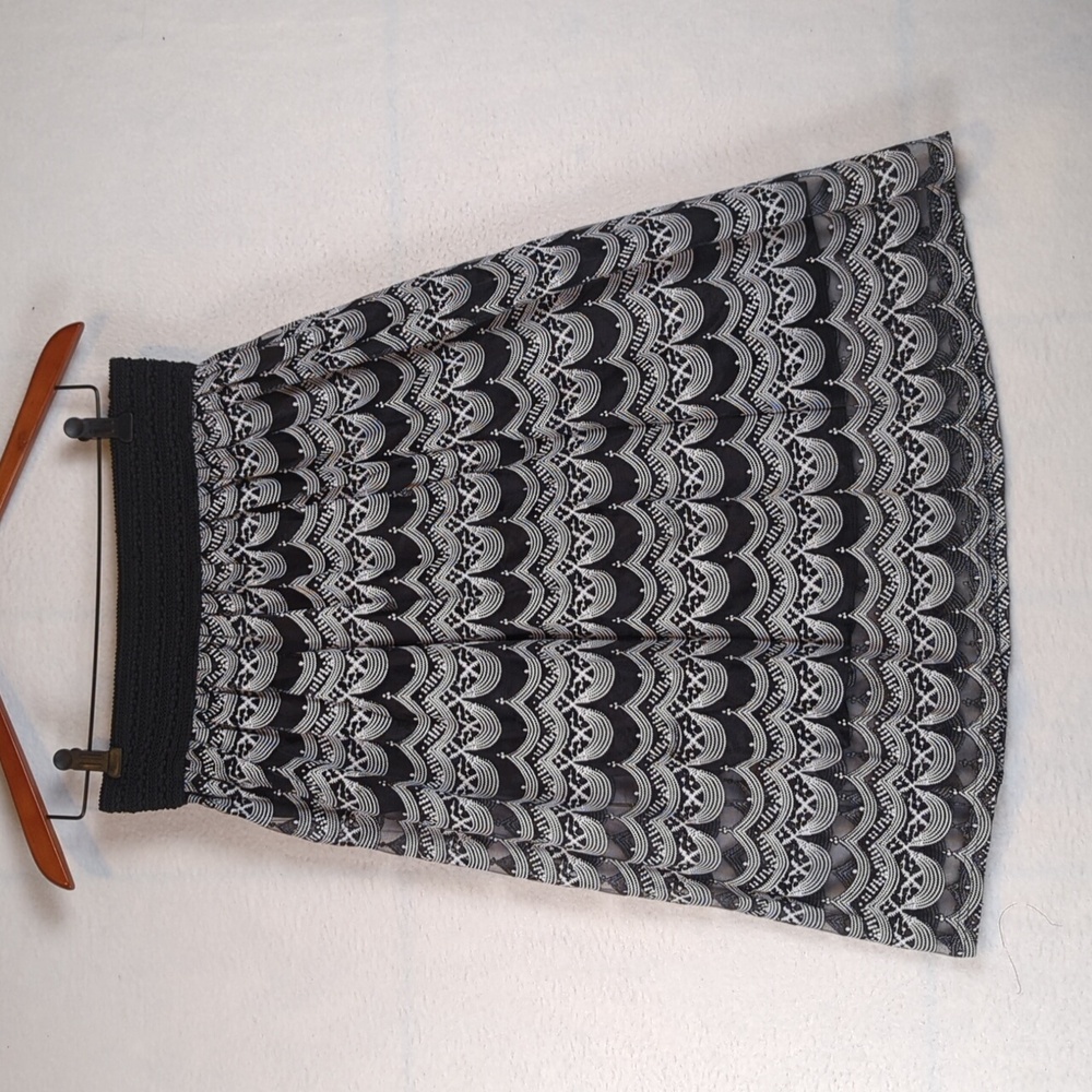 Me 2 Magic Black & White Patterned Midi Skirt M